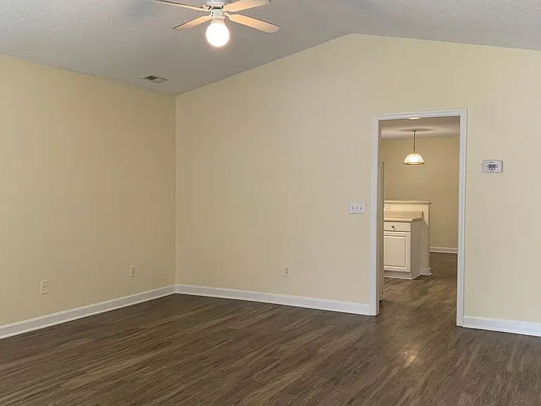 314 Hillsdale Dr — Photo 4