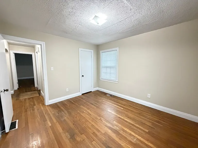 825 Parkway Dr — Photo 10