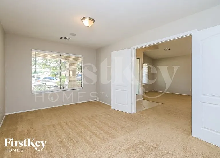 98 E Clairidge Dr — Photo 12