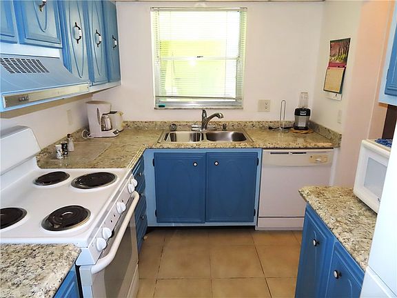 4th image of 1100 Ponce De Leon Cir #204