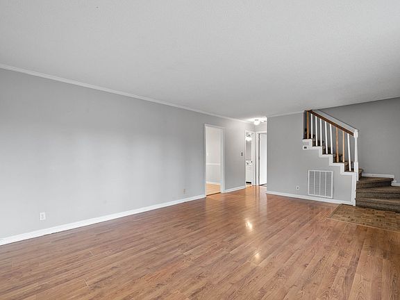 3rd image of 125 Mossland Dr