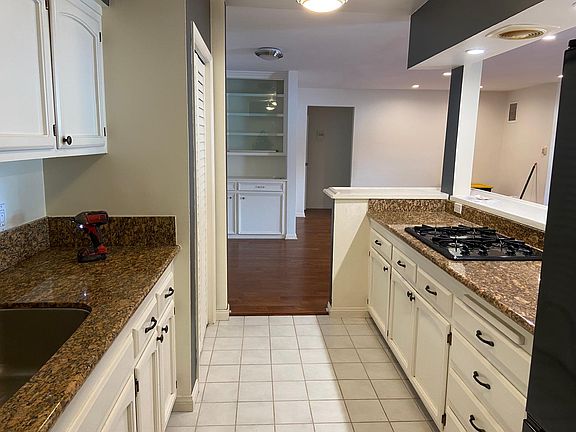 3rd image of 2021 California Ave APT 3