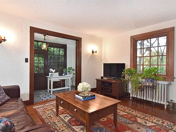4th image of 8 Lakeview Ave