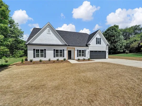 3021 Ashton Ct, Yadkinville, NC 27055