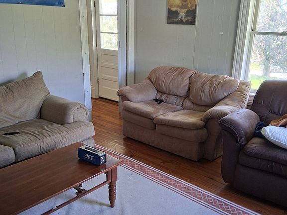 3rd image of 1310 Giles Rd