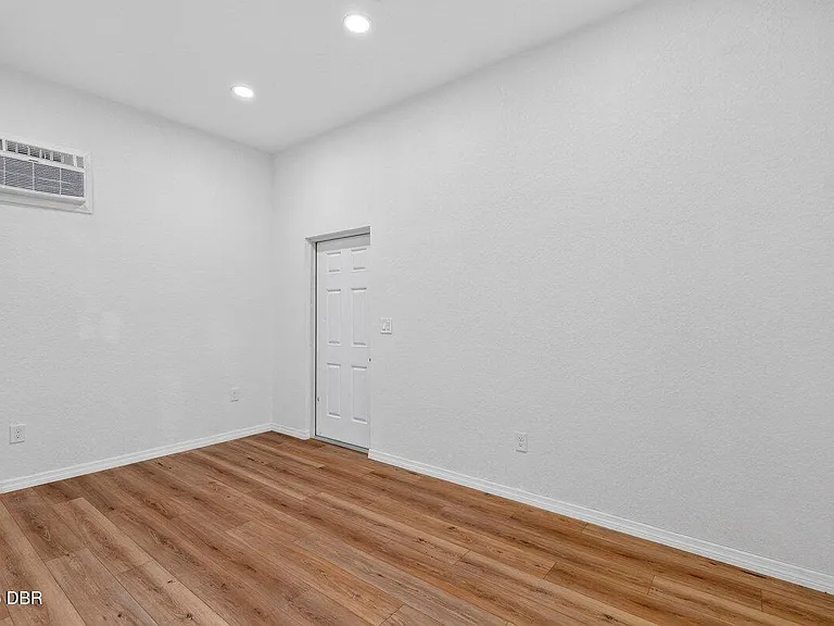 205 N Wild Olive Ave #UPSTAIRS — Photo 4