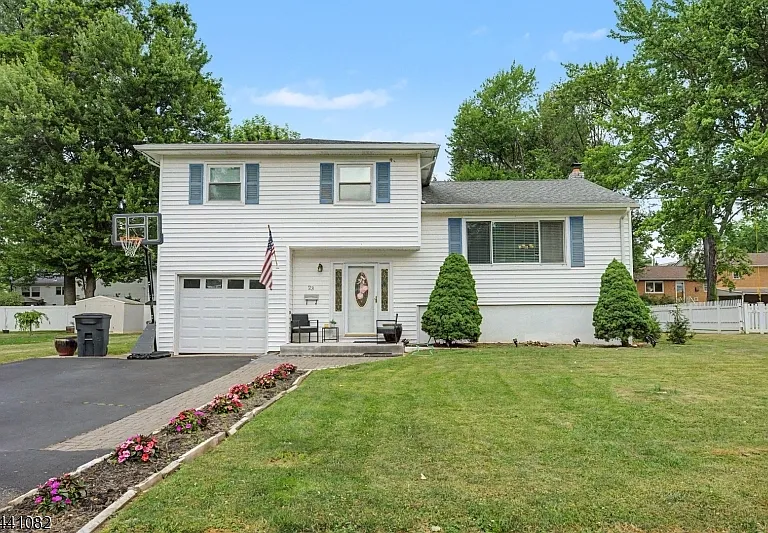23 Distler Ave — Photo 1