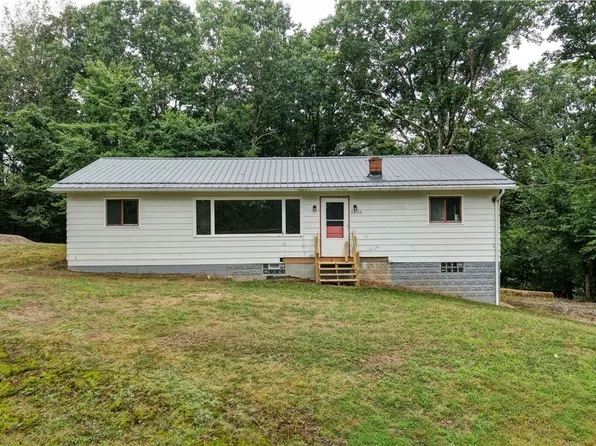 5300 Green Ridge Rd SE, New Philadelphia, OH 44663
