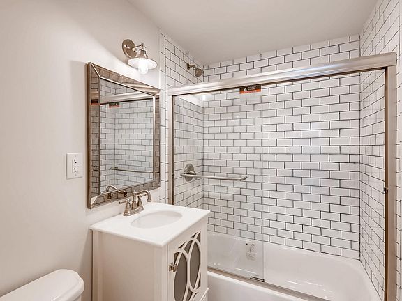 5th image of 3339 Drew St APT 6