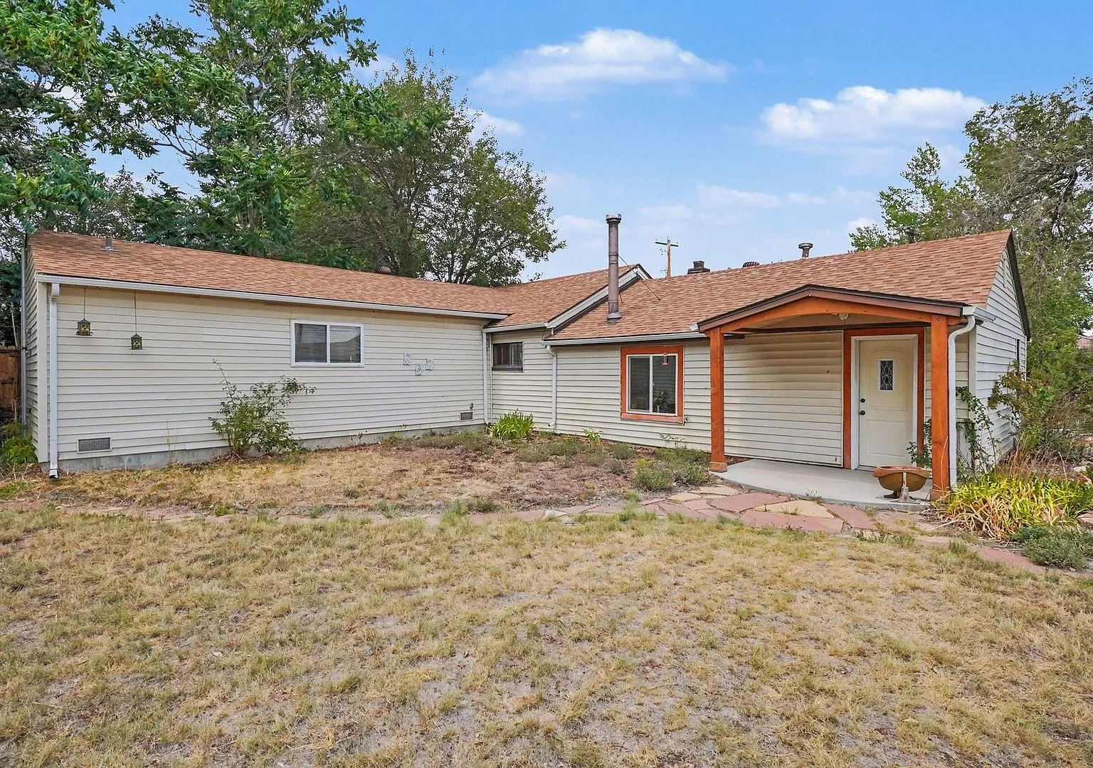 Spacious 3BR Ranch on Large Corner Lot with 2-Car Garage — Photo 1