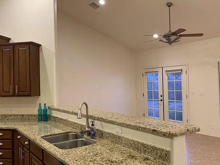 1512 N Cota Ln — Photo 8