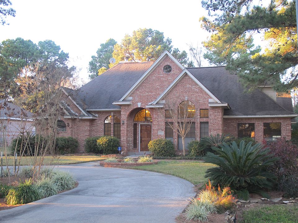 Circular drive in front