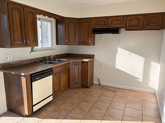 4th image of 27207 Perry St