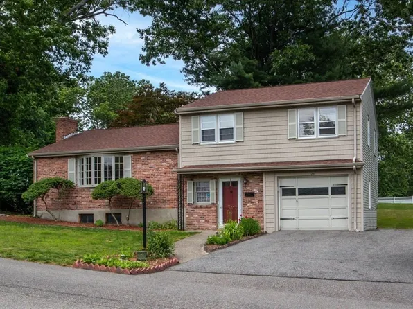 125 Scott Cir, Dedham, MA 02026