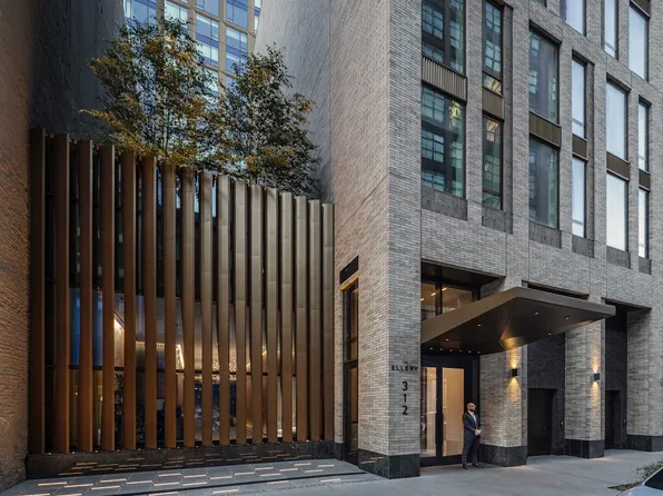 312 West 43rd Street image 27 of 32