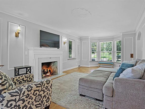 4th image of 7376 Stratford Ave