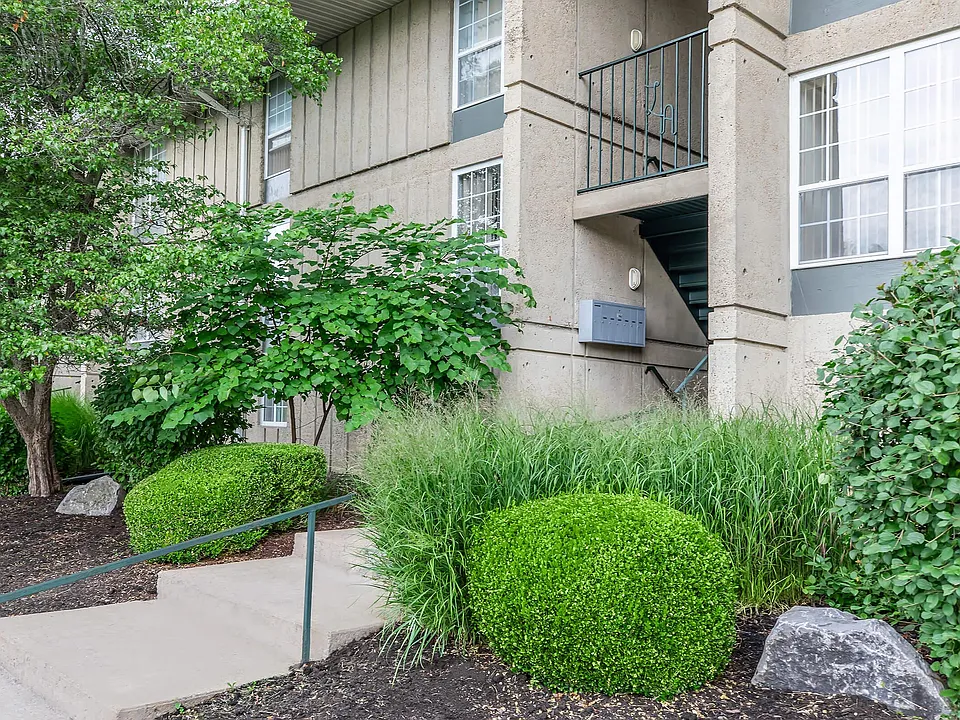 Lansing West Apartments