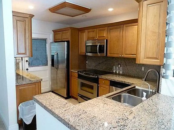 4th image of 6815 Edgewater Dr APT 104