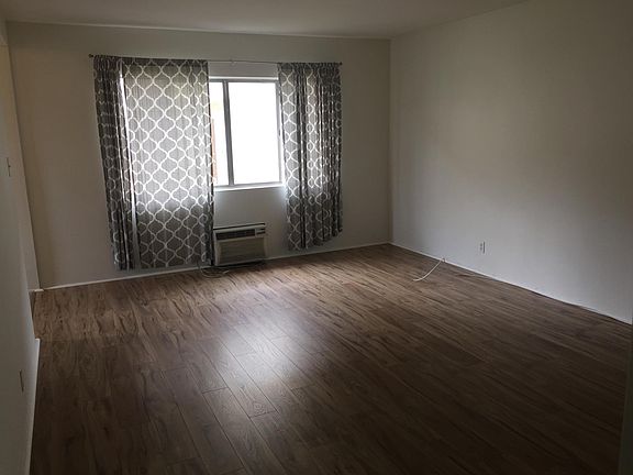 3rd image of 2075 Meridian Ave #D