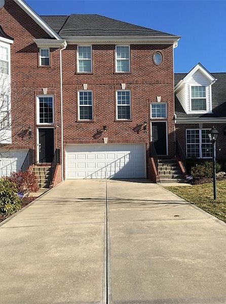1st image of 546 E Vanderbilt Dr