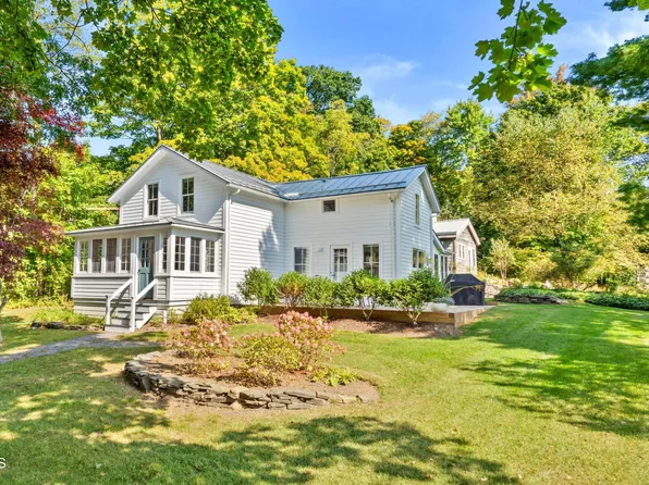 102 Castle Hill Ave, Great Barrington, MA 01230