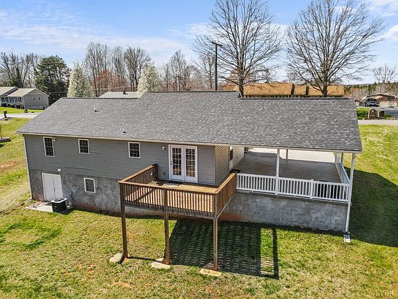 4th image of 214 Woodlawn Hts