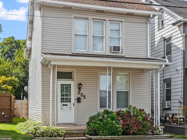 235 W 2nd St, Hummelstown, PA 17036