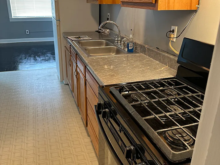 105 S 5th St #4 — Photo 7