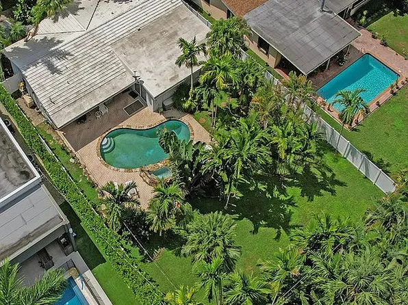 2431 NE 200th St, Miami, FL 33180