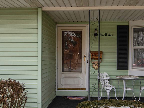 4th image of 505 Van Buren St