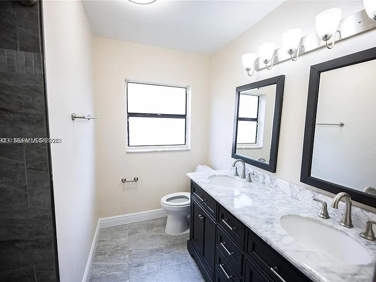 9815 NW 43rd St — Photo 5