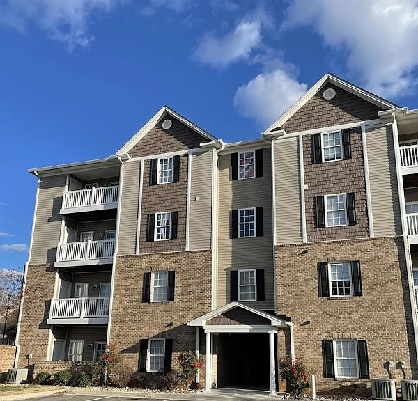 121 Colonnade Street — Photo 1