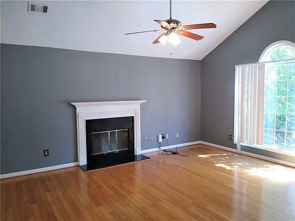 3rd image of 1101 Venice Cir