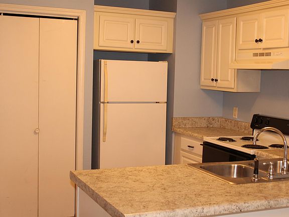 5th image of 321 Wesley Dr