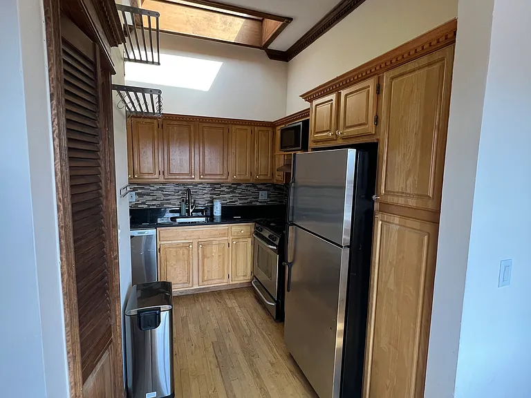 377 14th St #PENTHOUSE — Photo 5
