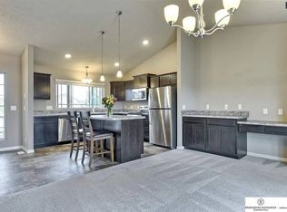 19081 Cottonwood St, Omaha, NE 68136