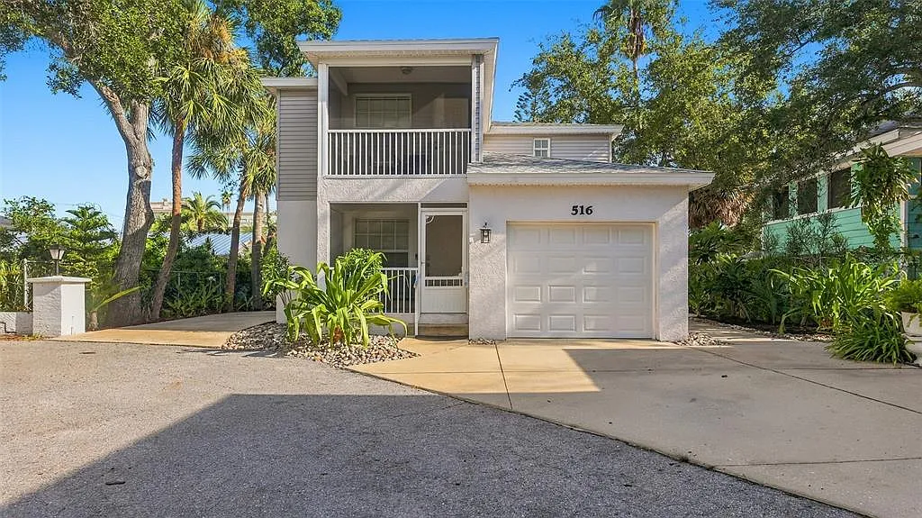 4 bed, 2.0 bath, 1622 sqft, $4,700 — Photo 1