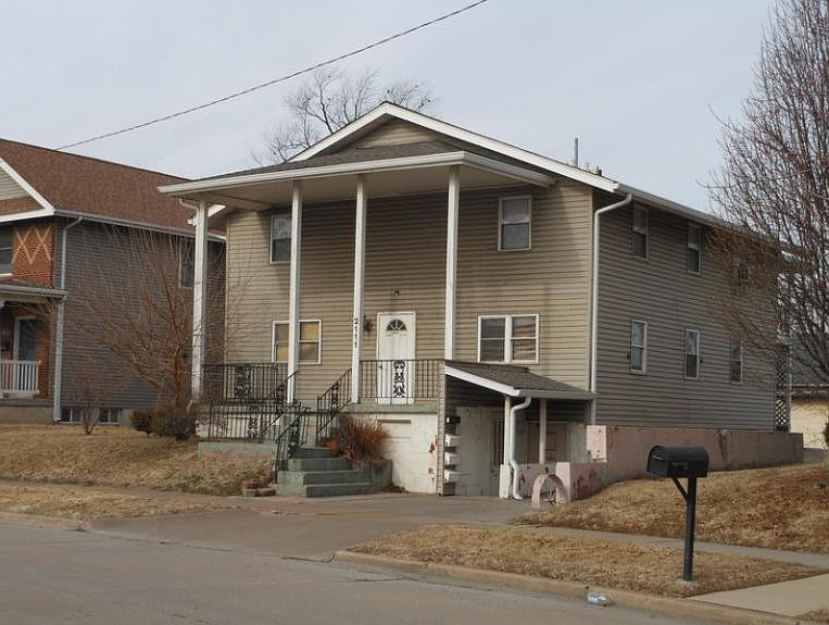 1st image of 2111 Lincoln Ave