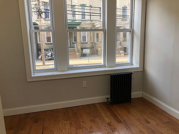 4th image of 384 Baldwin Ave #1E