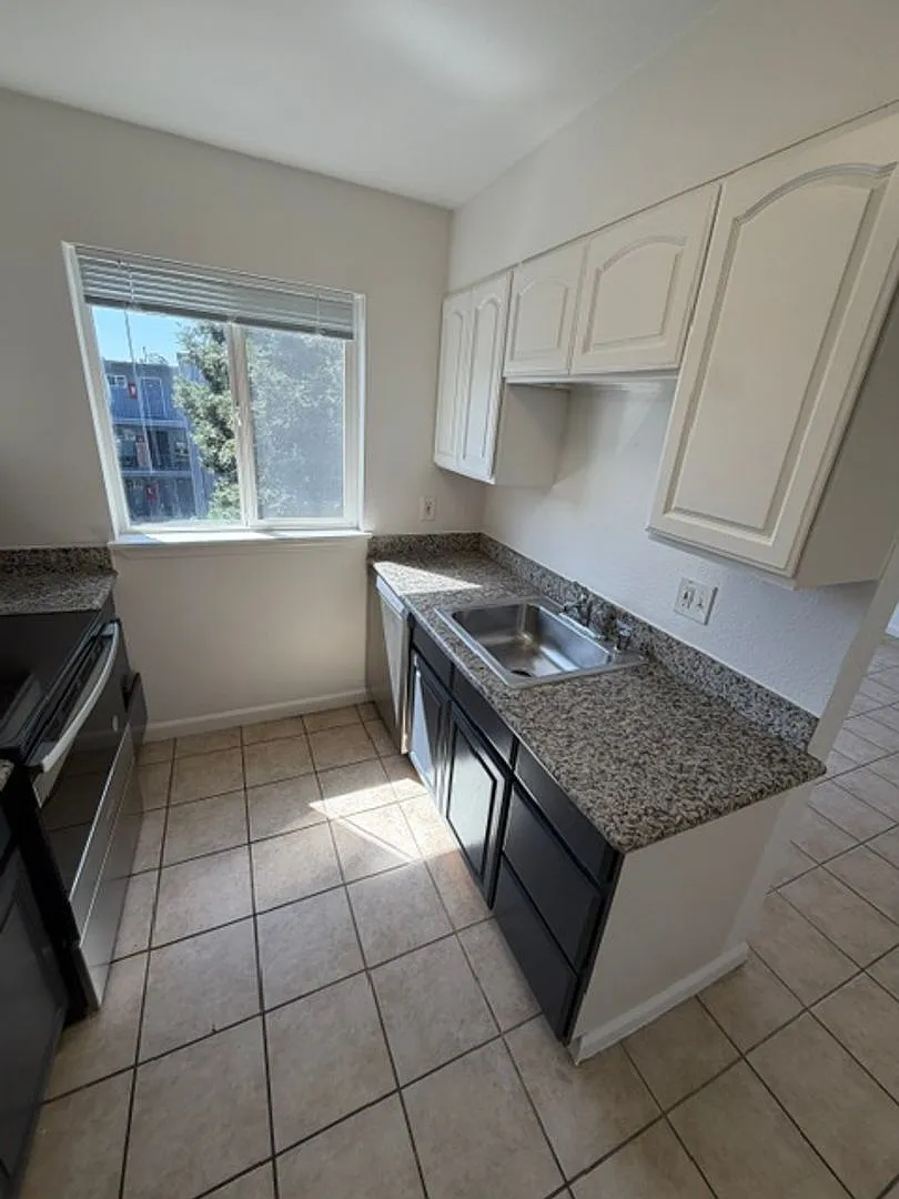 407 Fairmount Ave — Photo 4