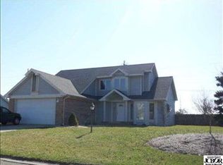 208 E Meadowlark Dr, Seymour, IN 47274