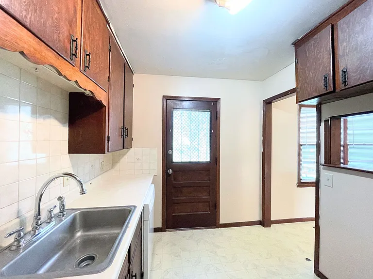 1427 N Harding Ave — Photo 8