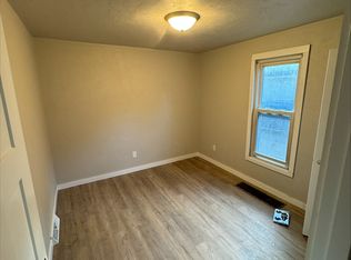 1321 Waugoo Ave #1, Oshkosh, WI 54901