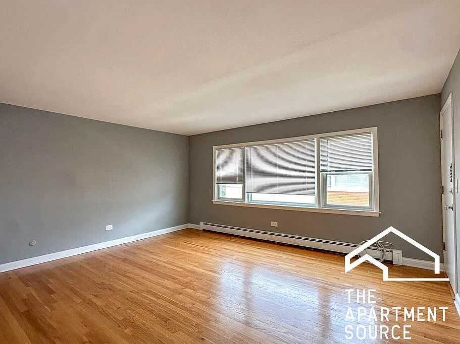 3835 N Narragansett Ave — Photo 3