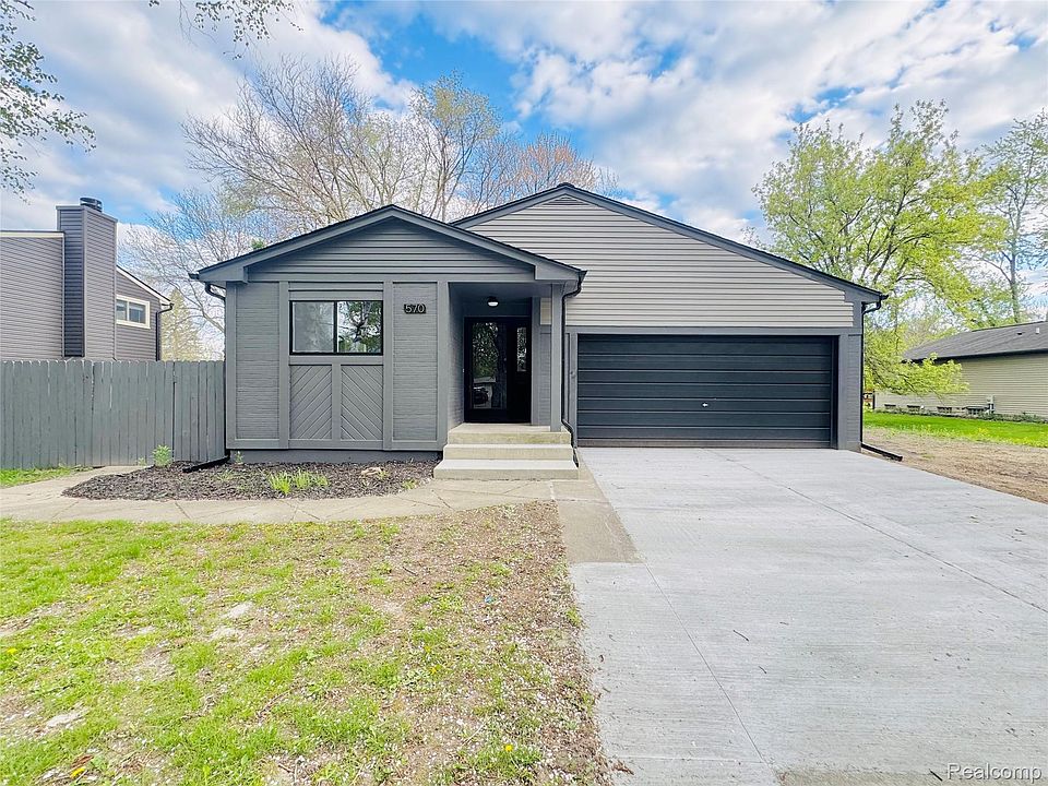 1st image of 570 Hidden Ridge Dr