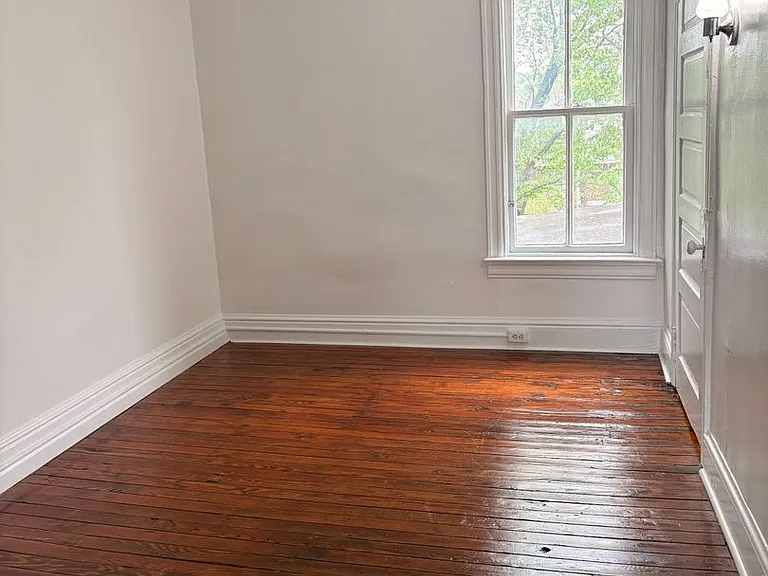 640 W Princess St #2 — Photo 13