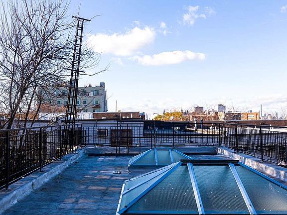3rd image of 316 Melrose St #2R
