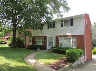 5870 Horseshoe Dr, Bethel Park, PA 15102