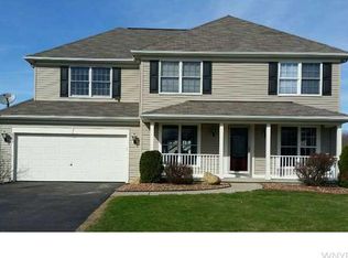 2247 Winterberry Dr, Lake View, NY 14085