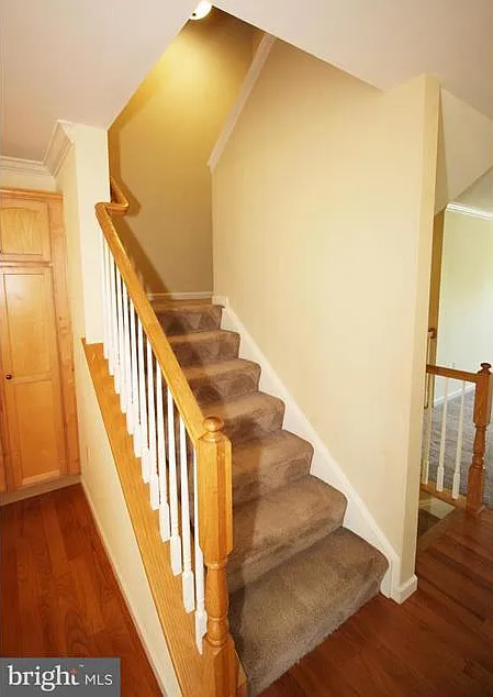 586 Meadow Croft Cir — Photo 2